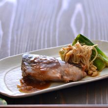 ブリの梅にんにく醤油照り焼き