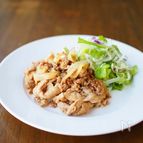小間切れ肉と挽肉のブレンドでコクあり!生姜焼き