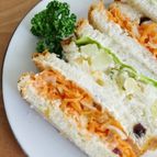 レーズンブレッドで野菜ミックスサンド
(ポテサラ&人参サラダ