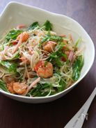 海老の春雨サラダ。