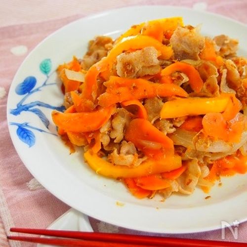 人参と豚バラのおかか醤油炒め