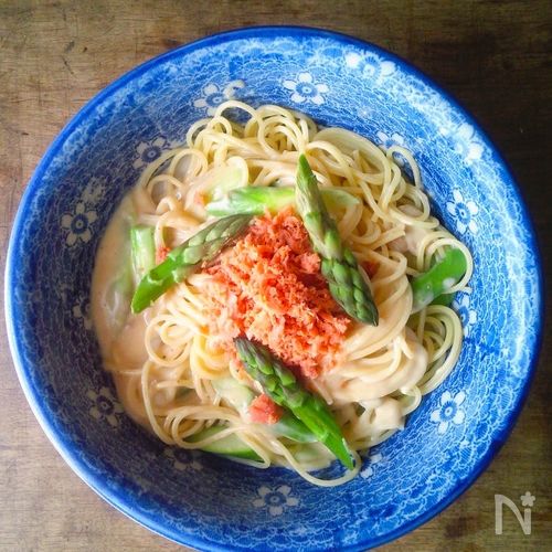 アスパラと鮭のチーズクリームソースパスタ