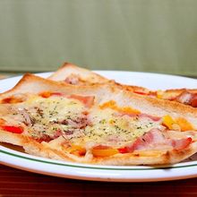 食パンで「うすーいピザトースト」