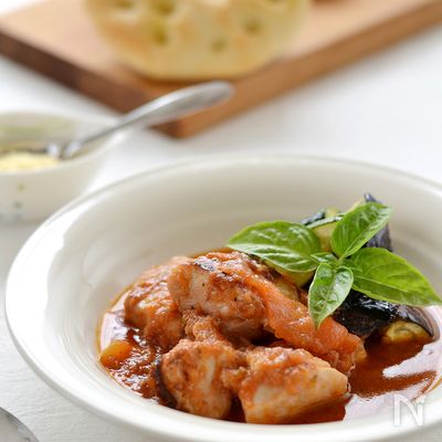 鶏むね肉のフレッシュトマト煮込み