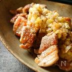 豚バラかたまり肉のネギ塩ダレがけ