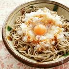 生醤油をかけて食べる、大根おろしと卵のっけそば