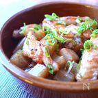 鶏手羽中とこんにゃくのピリっと甘辛煮