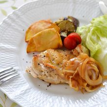 カリカリチーズチキンと白ワイン醤油オニオン