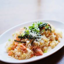 塩鮭と海苔の和風チャーハン～パルミジャーノ・チーズかけ～