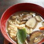 生姜入りで温まる♪きのこたっぷりけんちん汁
