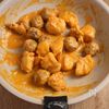 鶏むね肉と激安肉だんごで節約♪マヨ炒めの工程4