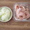【鶏胸肉の生姜焼き】玉ねぎ入りでコスパ抜群!の工程1