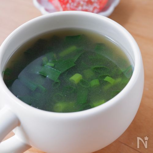 〈ニラの中華風スープ〉5分以内でできる！最近安いニラで簡単！