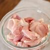 ご飯が止まらない簡単レシピ!鶏もも肉としめじの味噌マヨ炒めの工程2