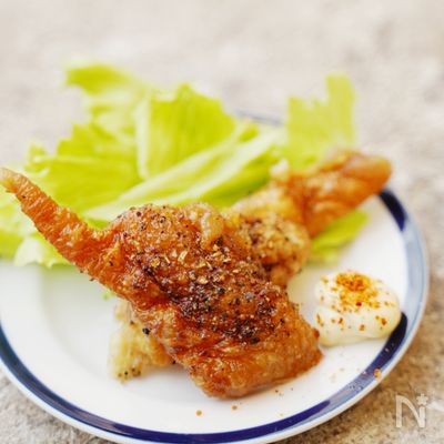 まるでポテチなレンジで簡単!鶏皮チップス!
