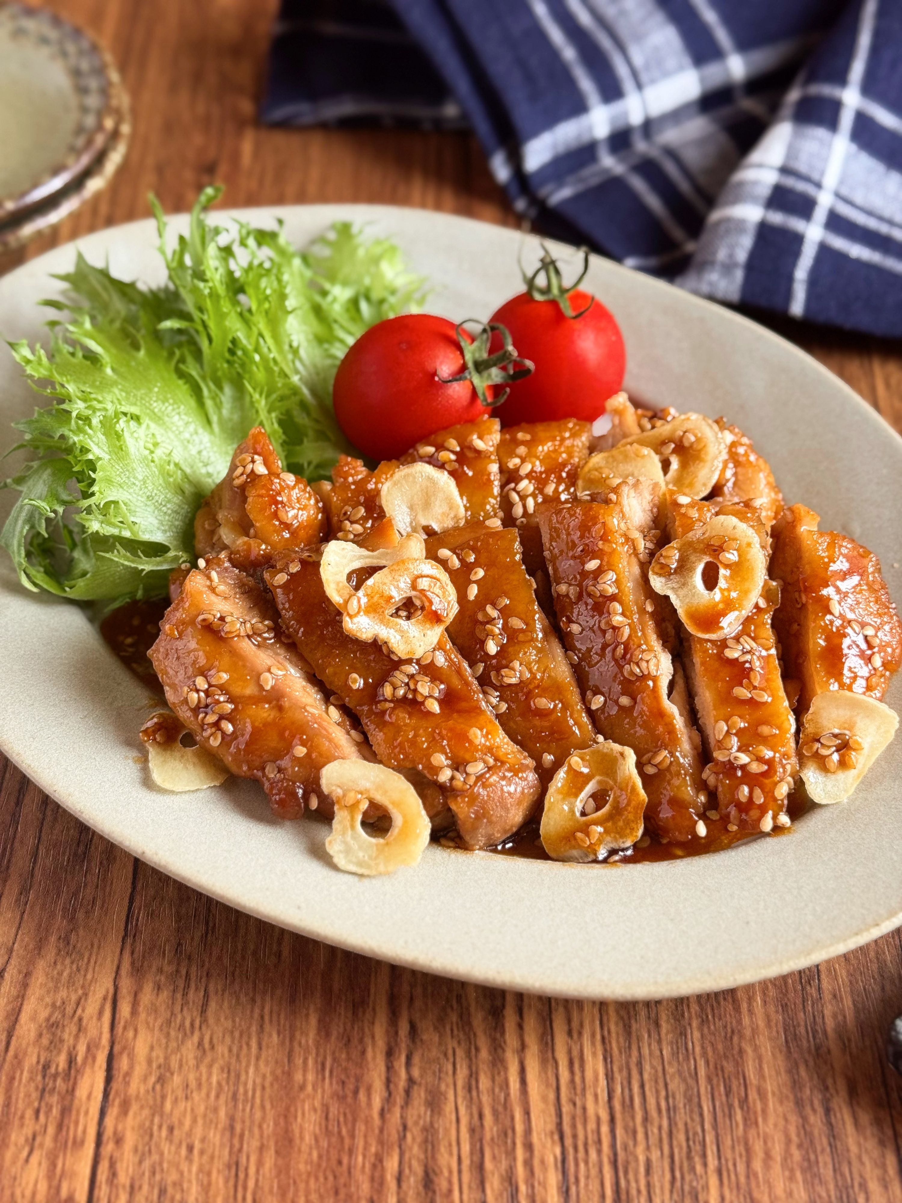プチプチごまが香ばしい♪【鶏もも肉の甘酢照り焼き】 | レシピサイトNadia