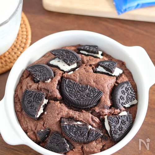 『ざくふわ濃厚なオレオクッキーパイ🍪』混ぜて焼くだけ！