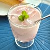 混ぜるだけ!果肉たっぷり「スプーンで食べる贅沢いちごミルク」