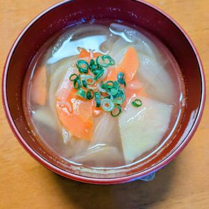ゆきまる🐬🫧の作ってみた!投稿(『じゃがいもと人参と玉ねぎのお味噌汁』)