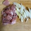 【鶏ももネギの旨塩春雨スープ】夜食にもおすすめ♬の下準備