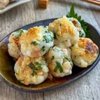 丸めて焼くだけ♩エビの大葉団子