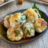 丸めて焼くだけ♩エビの大葉団子