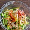 うどんスープ活用!きゅうりとみょうがのうまだしさっぱり和えの工程1