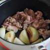 簡単すぎるのに絶品♩【豚こまと新玉ねぎの焼き浸し】の工程2