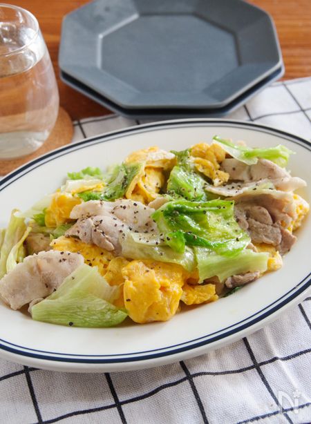 レタスと豚バラと卵の炒め物