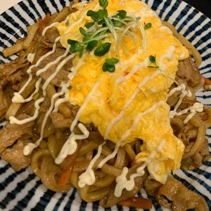 ぐ〜たら子の作ってみた!投稿(いつもの焼きうどんに飽きたら【カレー焼きうどん】)