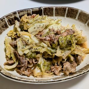 ごんべすの作ってみた!投稿(キャベツと豚こまの《にんにく♡旨ぽん炒め》)