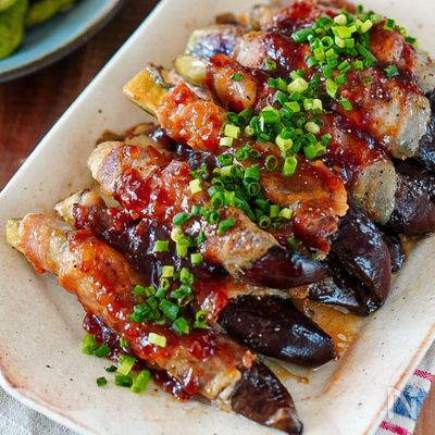 なす丸ごと味わう!とろとろ♡【なすの甘辛豚バラ肉巻き】