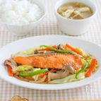 【野菜たっぷり！鮭のちゃんちゃん焼き】お手軽ワンパンおかず