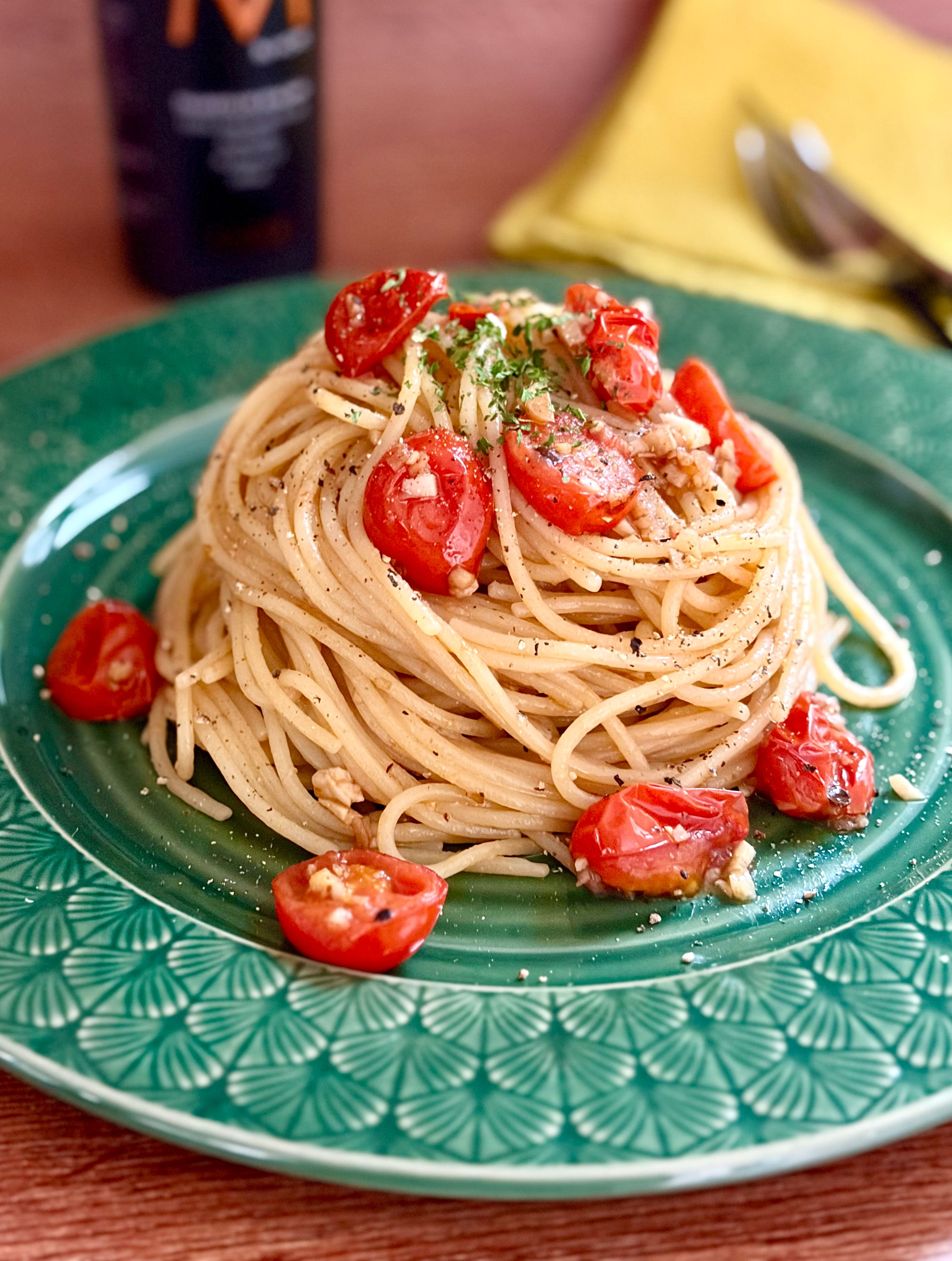 コクうま絶品♡ミニトマトのフルーティーペペロンチーノ | レシピ