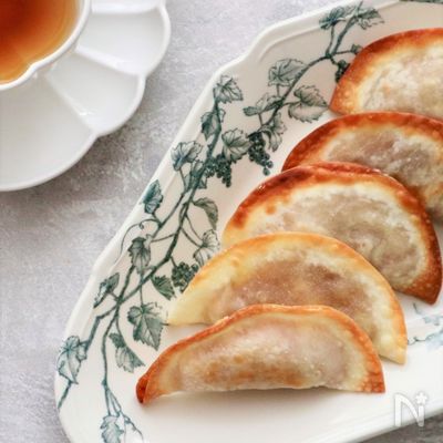 外はカリッ、中はほくほく~。さつまいもとリンゴの揚げ焼餃子。
