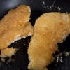 鶏むね肉で節約絶品♪簡単ソースで味変も♡ミラノ風カツレツの工程3