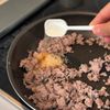 10分で完成！【ニラ玉そぼろ丼】の工程2