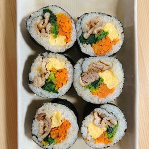 1045241の作ってみた!投稿(『韓国風彩り巻き寿司』野菜たっぷり具だくさん！恵方巻きにも♪)