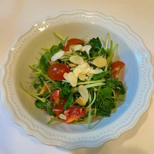 みわの作ってみた!投稿(豆苗とトマトとツナのつゆレモンドレッシングサラダ)