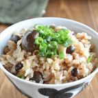 【カニカマとしめじの炊き込みご飯】旨味たっぷり！