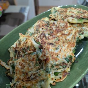 NYの作ってみた!投稿(節約食材でボリューム満点！【もやしとニラのチーズ焼き】)