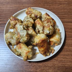 とももの作ってみた!投稿(濃厚チーズと梅香る♪ちくわの磯辺揚げ😋)