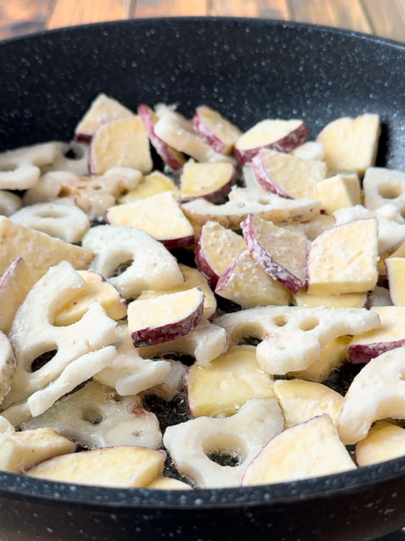 甘辛おさつれんこん】シャキほく食感がたまらない♪ | レシピサイトNadia