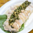 蒸し鶏とにらの旨辛ダレ