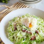 春キャベツの温泉卵のせホットサラダ