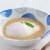 こっくり濃厚。豆乳ダレで味わう温泉卵〈温泉卵の作り方付き〉