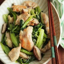 鶏むね肉と小松菜のしょうが炒め