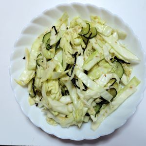 ふうかの作ってみた!投稿(すぐ食べれる！たっぷり食べられる！春キャベツのごま風味浅漬け)