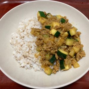 りんごの作ってみた!投稿(ひき肉とズッキーニのカレー)