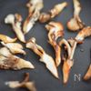 『蒸し鶏とレンコンと焼き舞茸の香ばしポン酢サラダ』の工程4